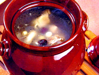 白果煲老鸭  特点：汤清味浓