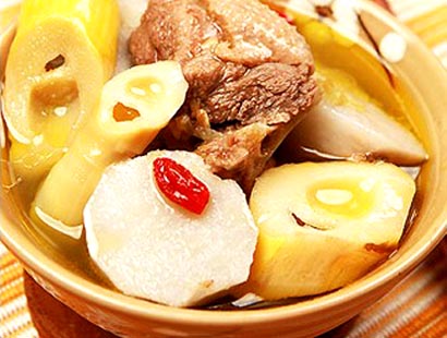 扁尖芋头老鸭煲  特点：鲜美脆嬾